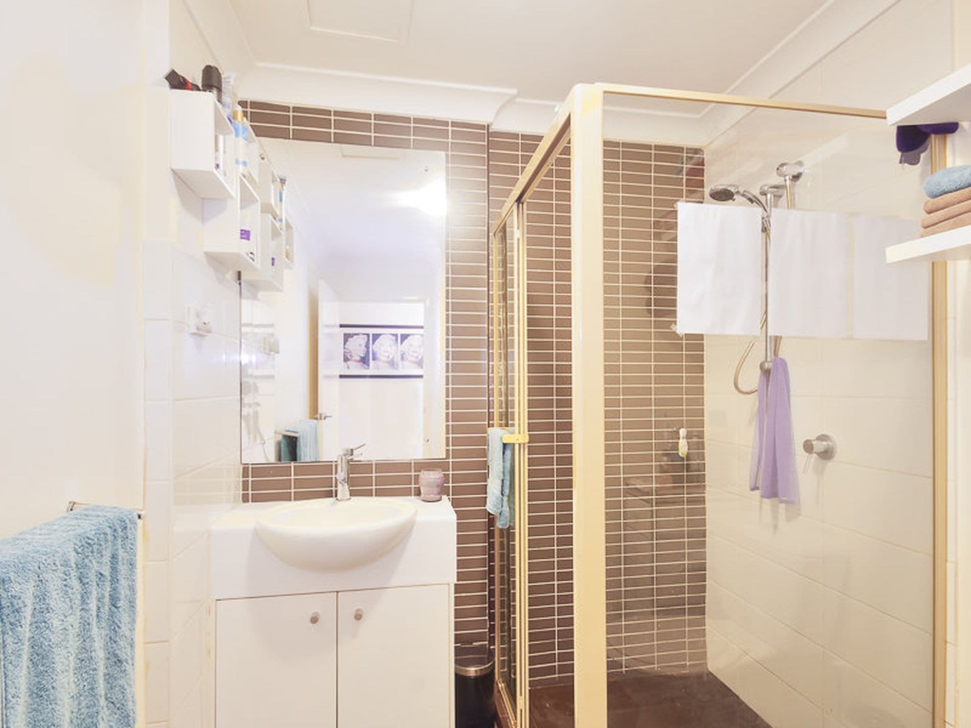 3 BLOCKS TO THE BEACH, NORTH FACING AND IMMACULATE, Newcastle - Thumbnail 5