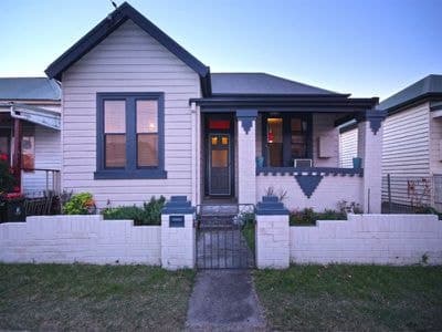 5 Hubbard street, Islington - Image 1