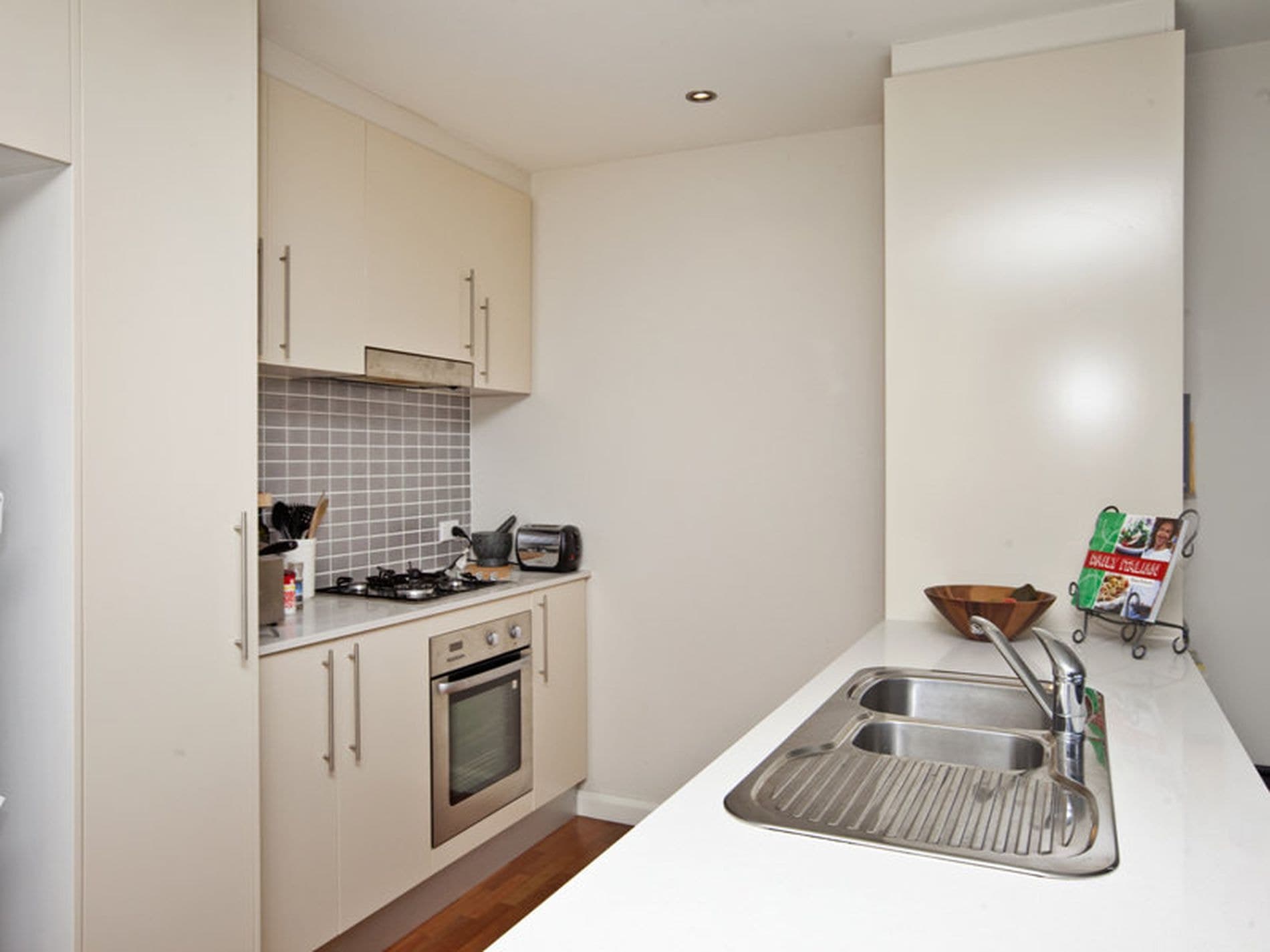 504 / 209 Hunter Street, Newcastle, Newcastle - Thumbnail 4