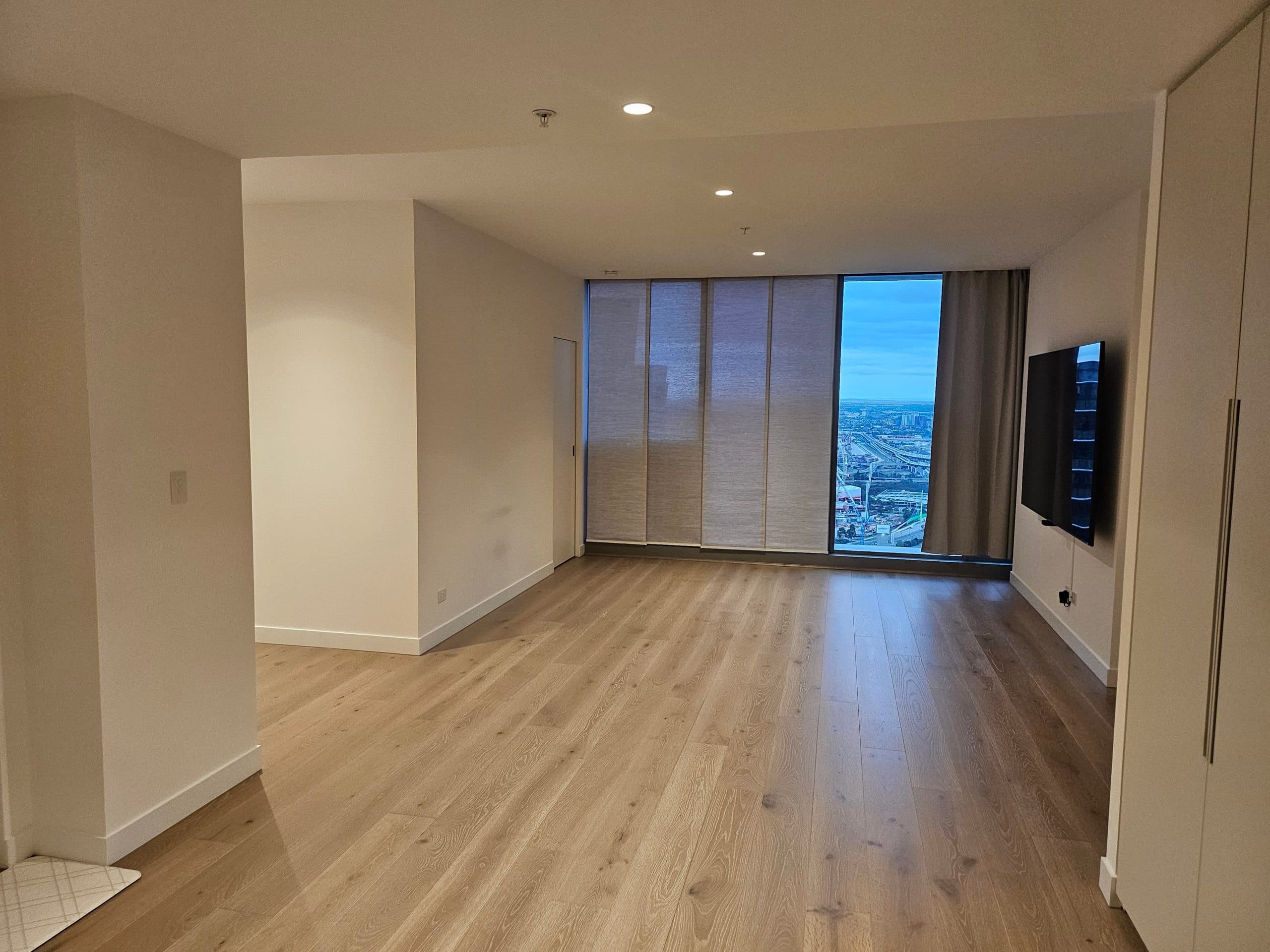 Level 45, 4503C/633 Little Lonsdale Street, Melbourne VIC, Melbourne - Thumbnail 2