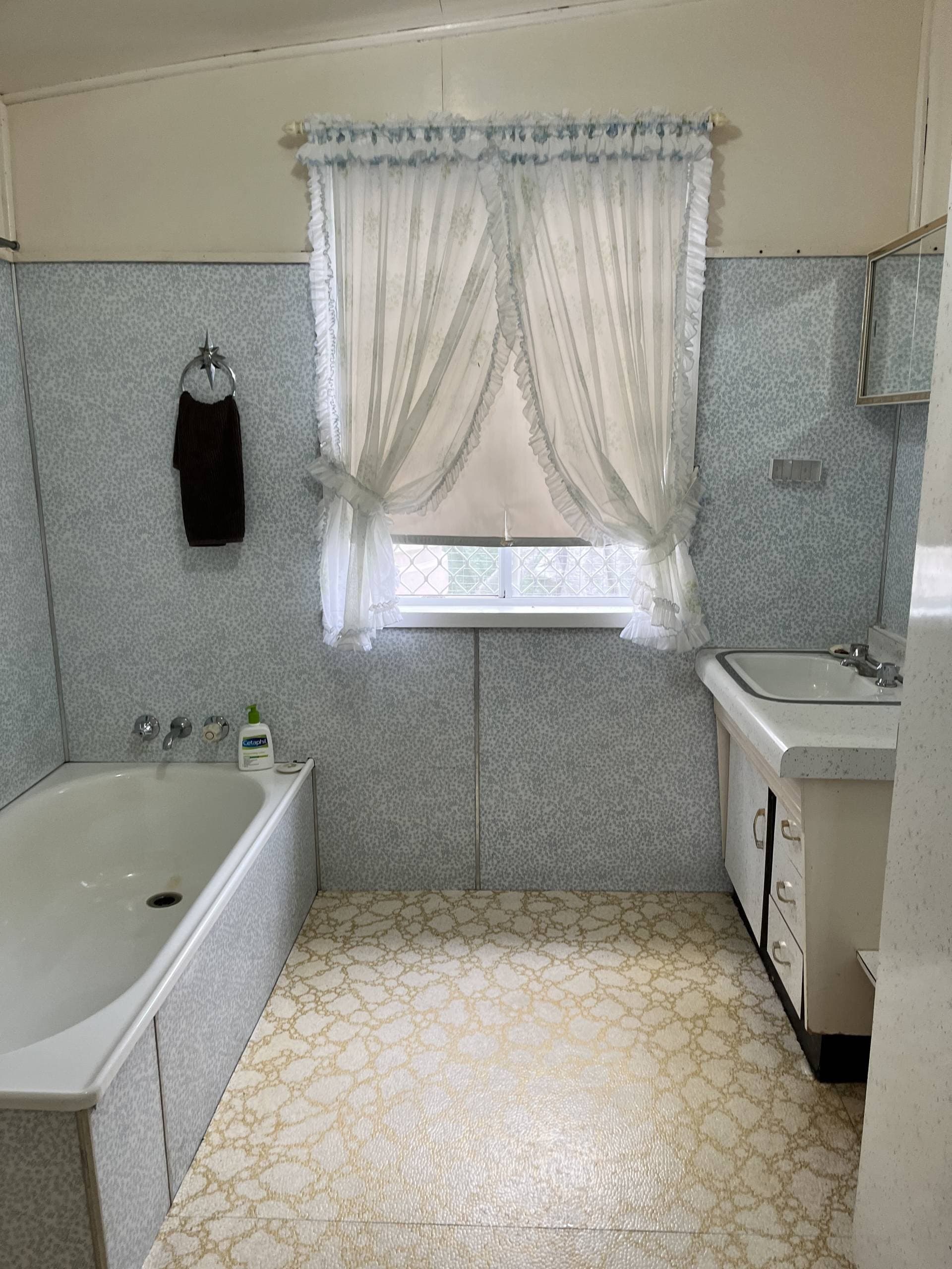21 Lindsay St, Woodenbong - Thumbnail 4