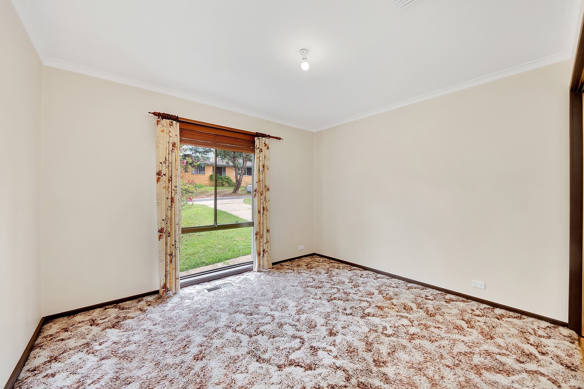 11 Byrne Street, Wanniassa ACT 2903, Wanniassa - Thumbnail 2