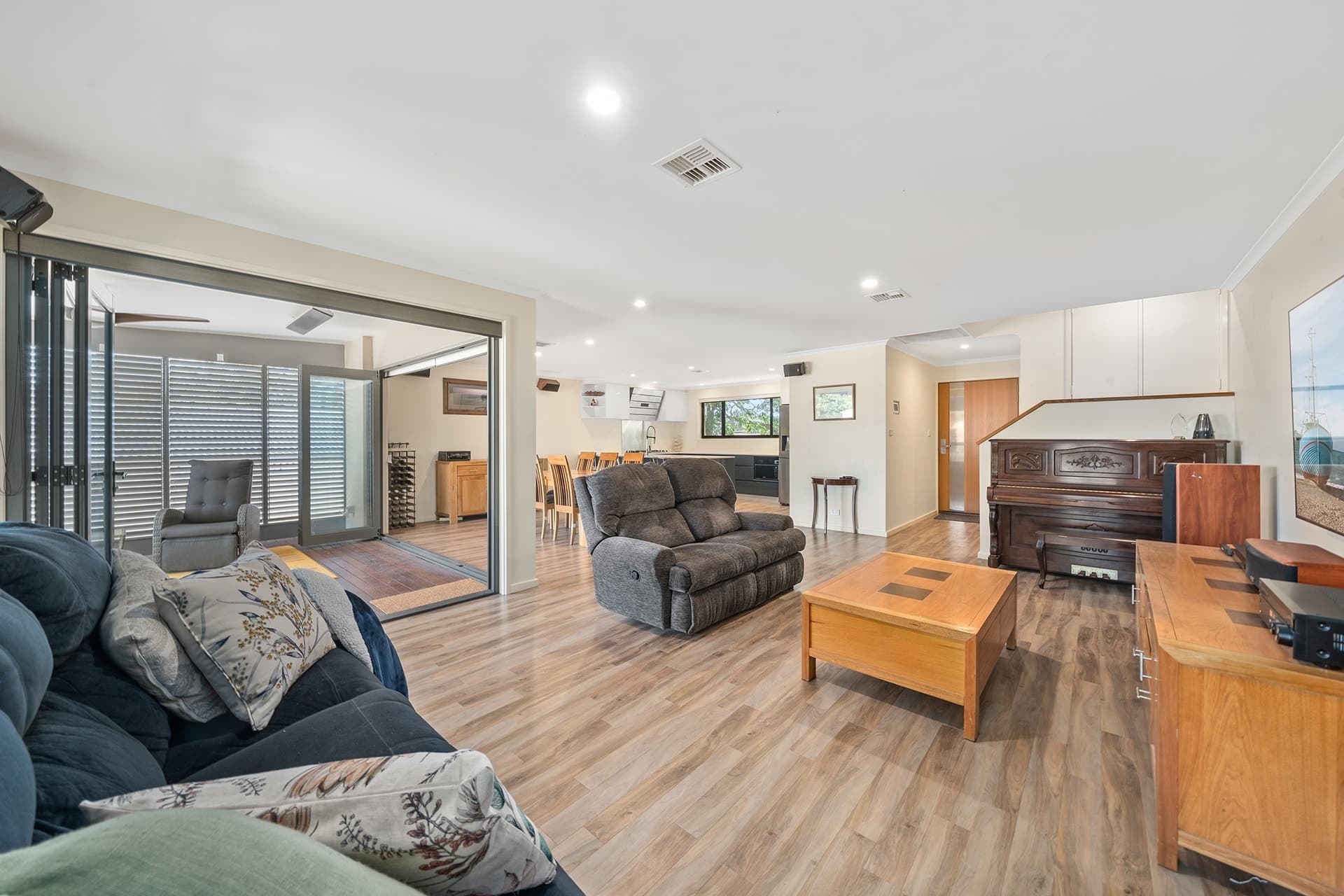 8 Sinclair Street, Kambah ACT 2902, Kambah - Thumbnail 2