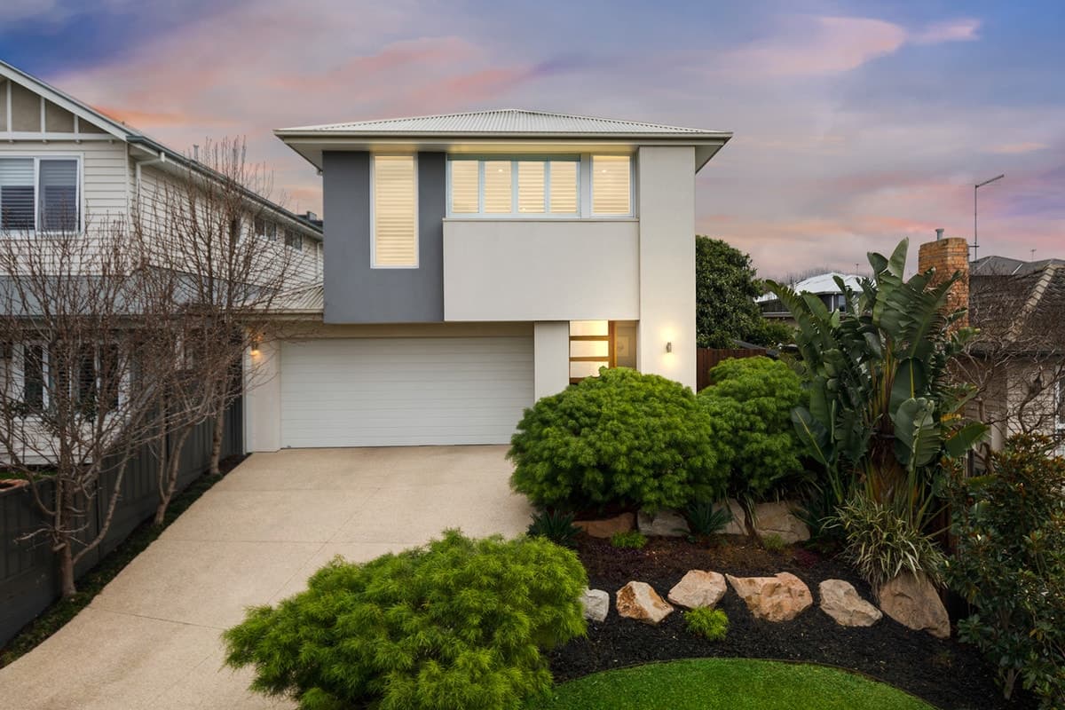 17 Galbraith Close, STRATHMORE VIC 3041, Strathmore - Image 1