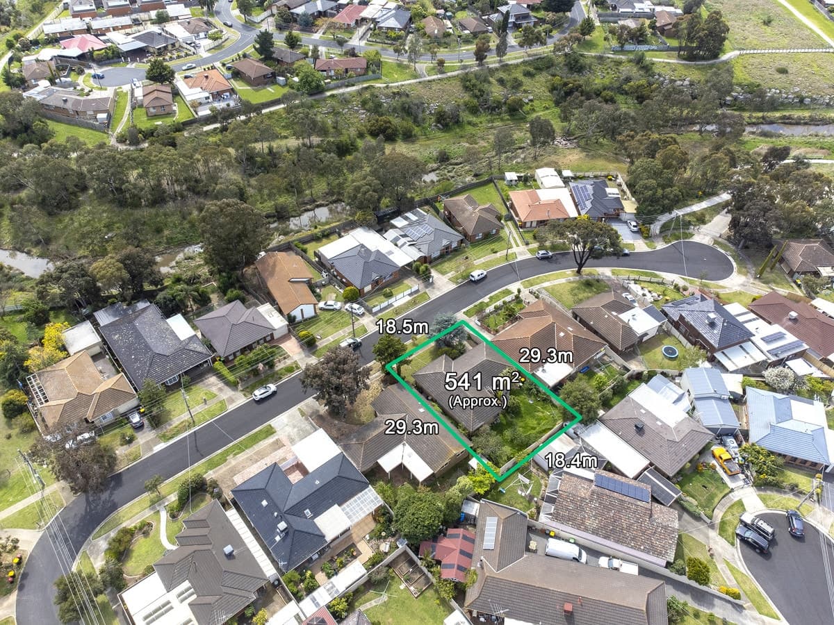19 Abercairn Court, DEER PARK VIC 3023, Deer Park - Thumbnail 2