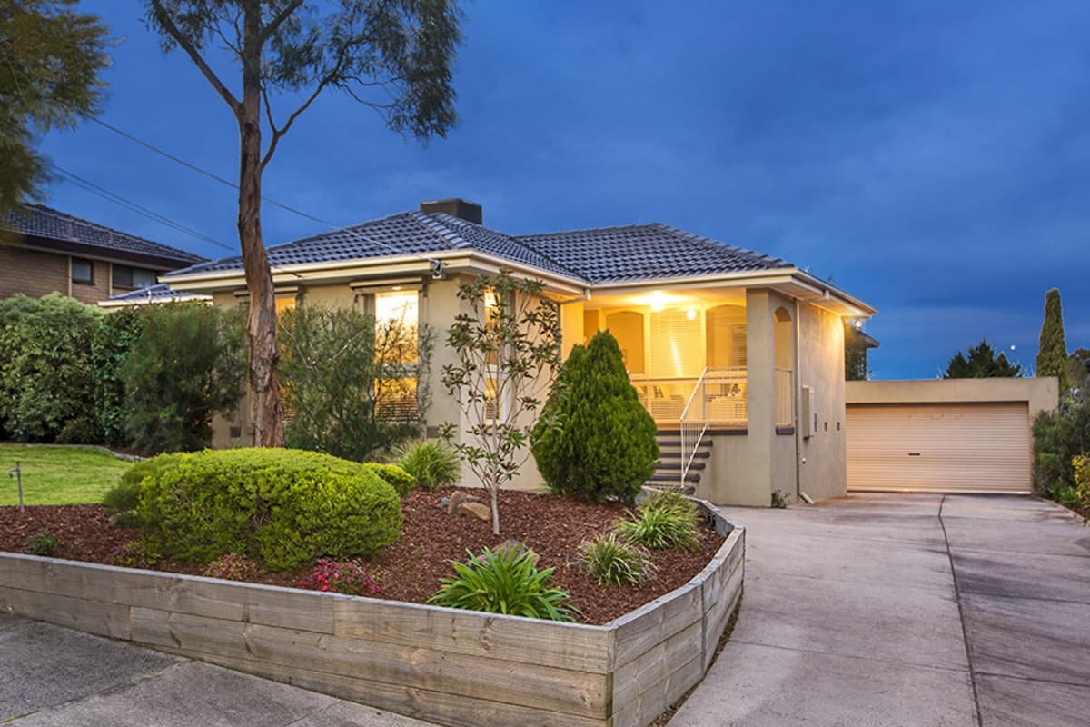 16 Glenscott Crescent, STRATHMORE HEIGHTS VIC 3041, Strathmore Heights - Image 1