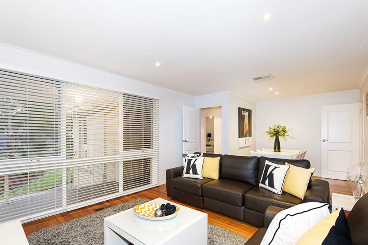 16 Glenscott Crescent, STRATHMORE HEIGHTS VIC 3041, Strathmore Heights - Thumbnail 2