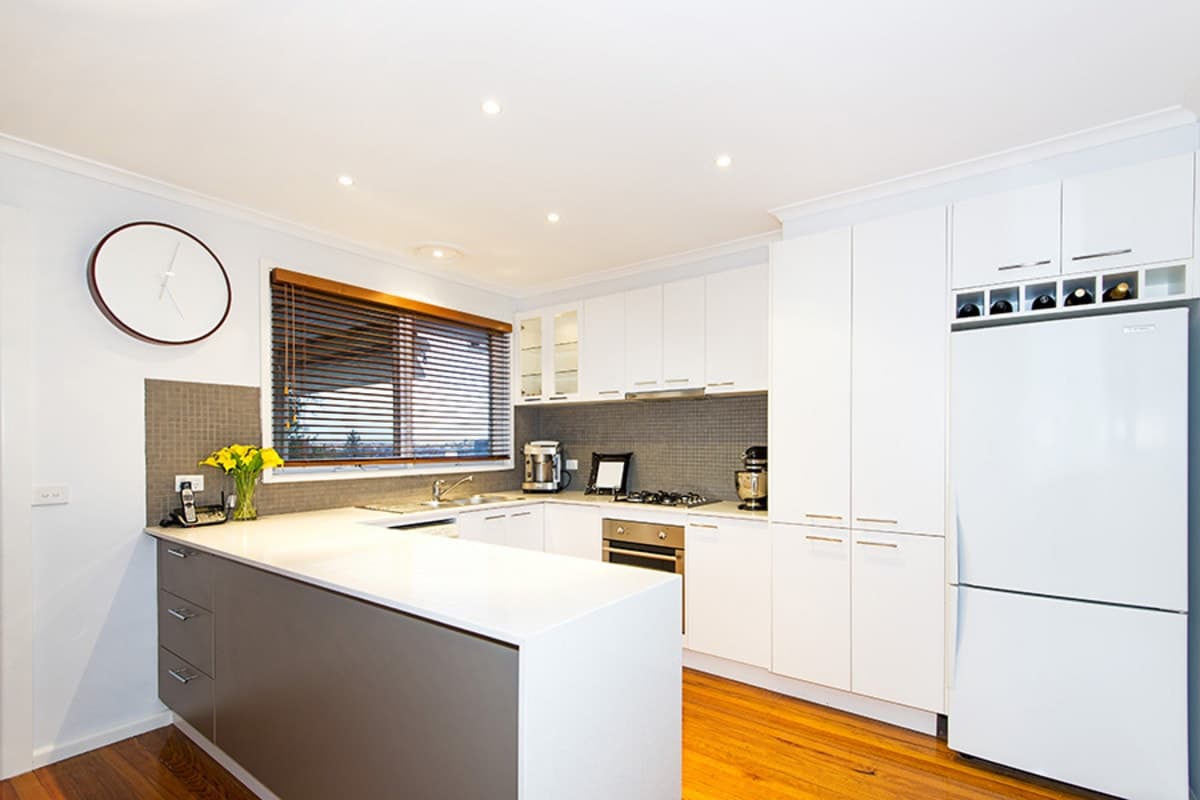 16 Glenscott Crescent, STRATHMORE HEIGHTS VIC 3041, Strathmore Heights - Thumbnail 3