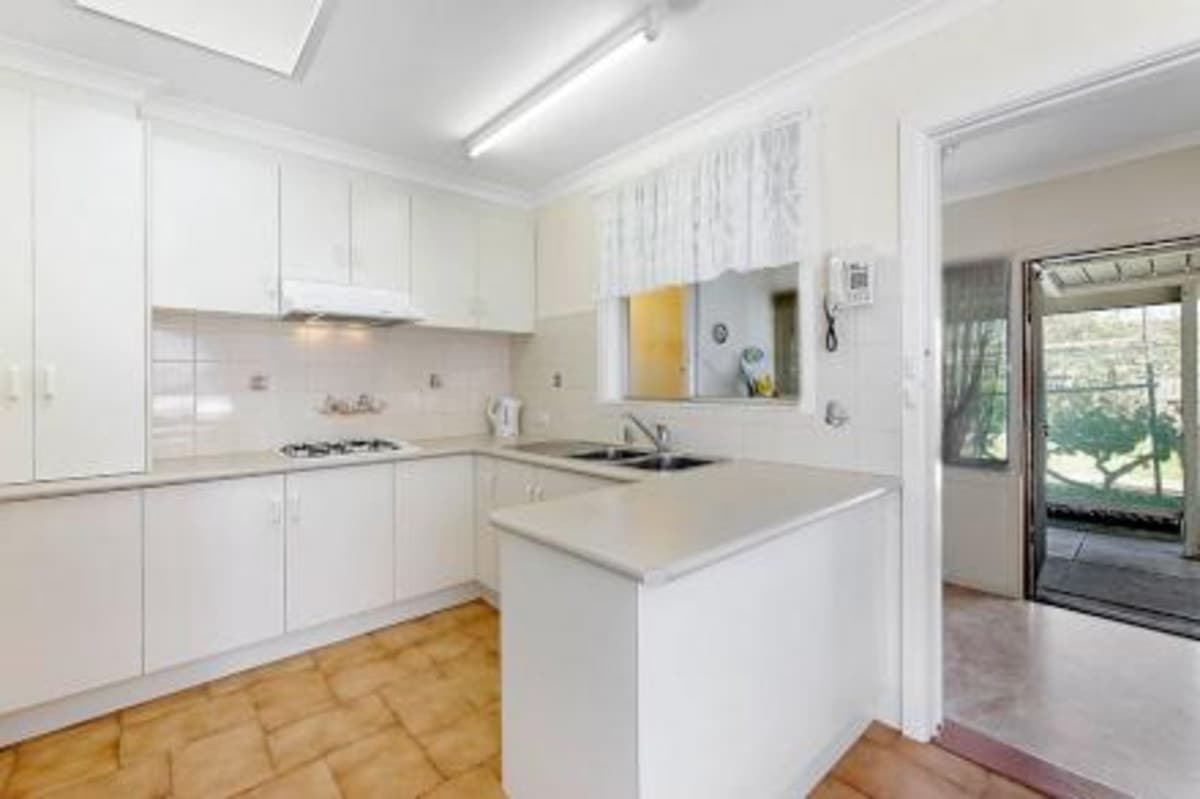 3 Dumas Street, AVONDALE HEIGHTS VIC 3034, Avondale Heights - Thumbnail 3