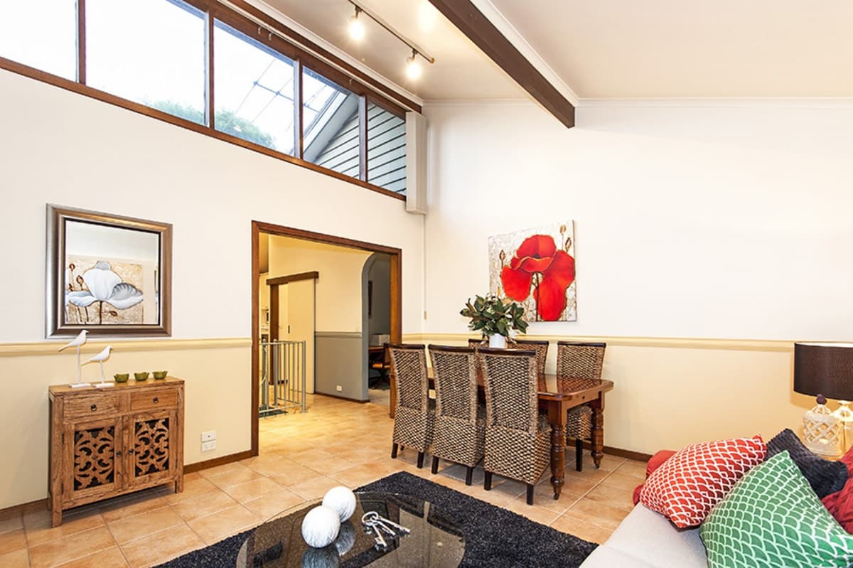 19 Glenscott Crescent, STRATHMORE HEIGHTS VIC 3041, Strathmore Heights - Thumbnail 2