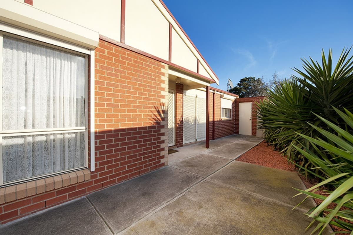 3 / 42 COLLIER Court, STRATHMORE HEIGHTS VIC 3041, Strathmore Heights - Thumbnail 2