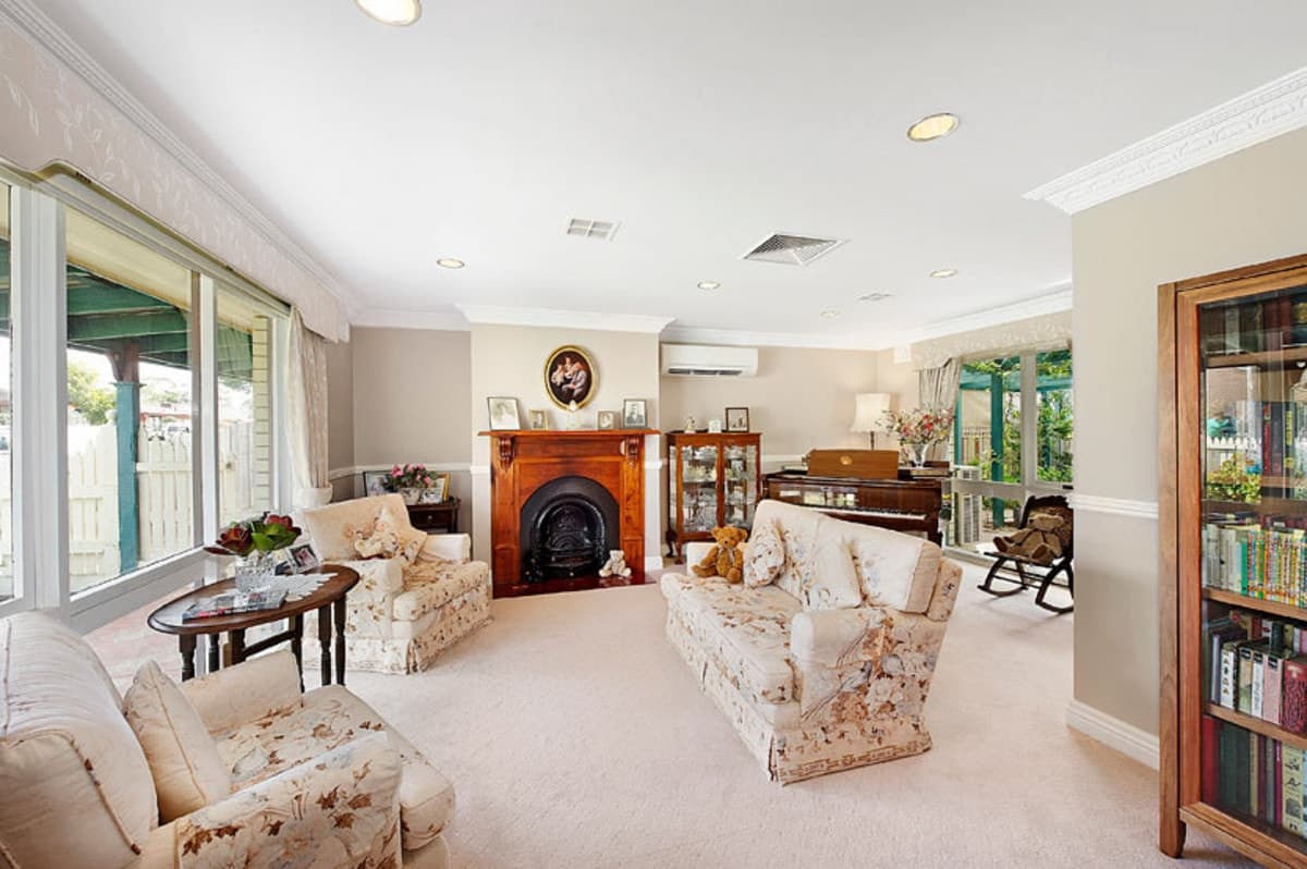 31 Lawson Street, SUNBURY VIC 3429, Sunbury - Thumbnail 2