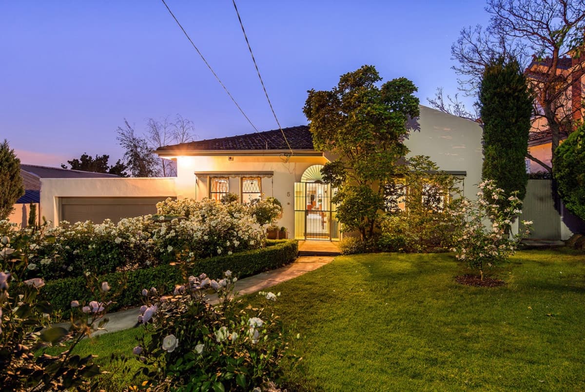 5 ROSEBANK Avenue, STRATHMORE VIC 3041, Strathmore - Thumbnail 2