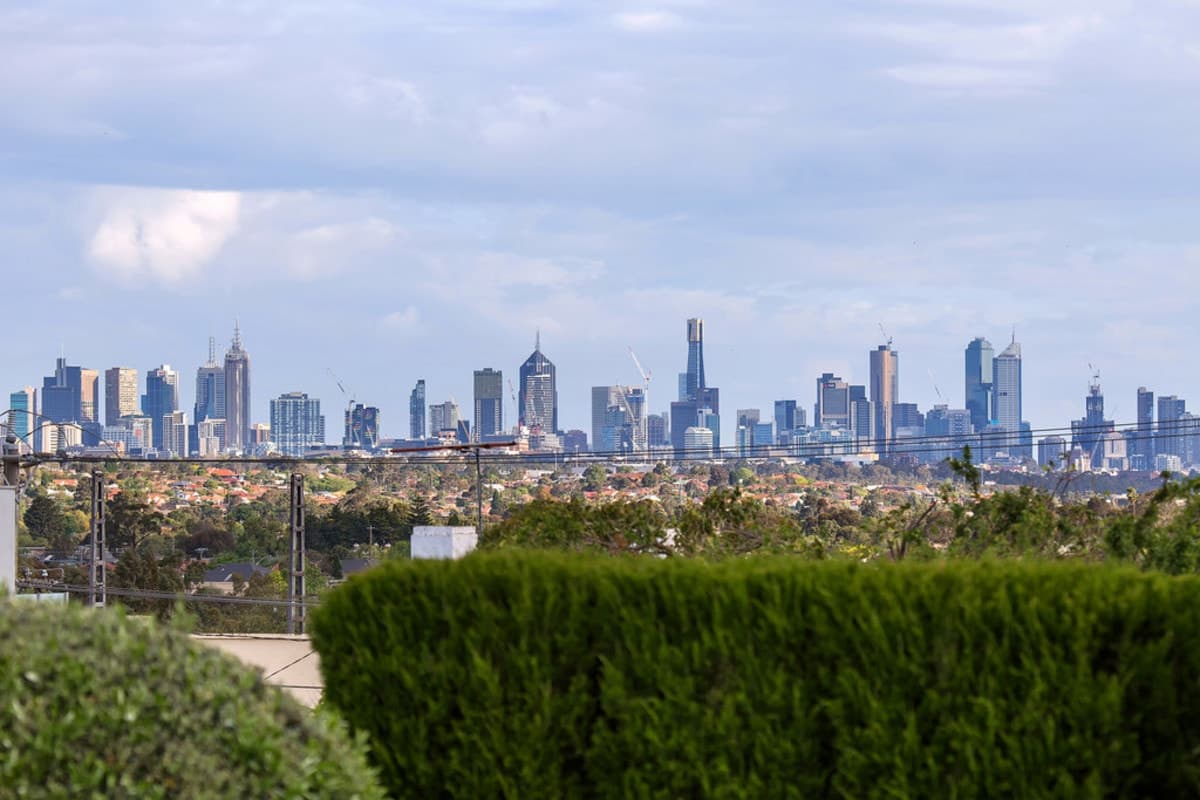 5 ROSEBANK Avenue, STRATHMORE VIC 3041, Strathmore - Thumbnail 4