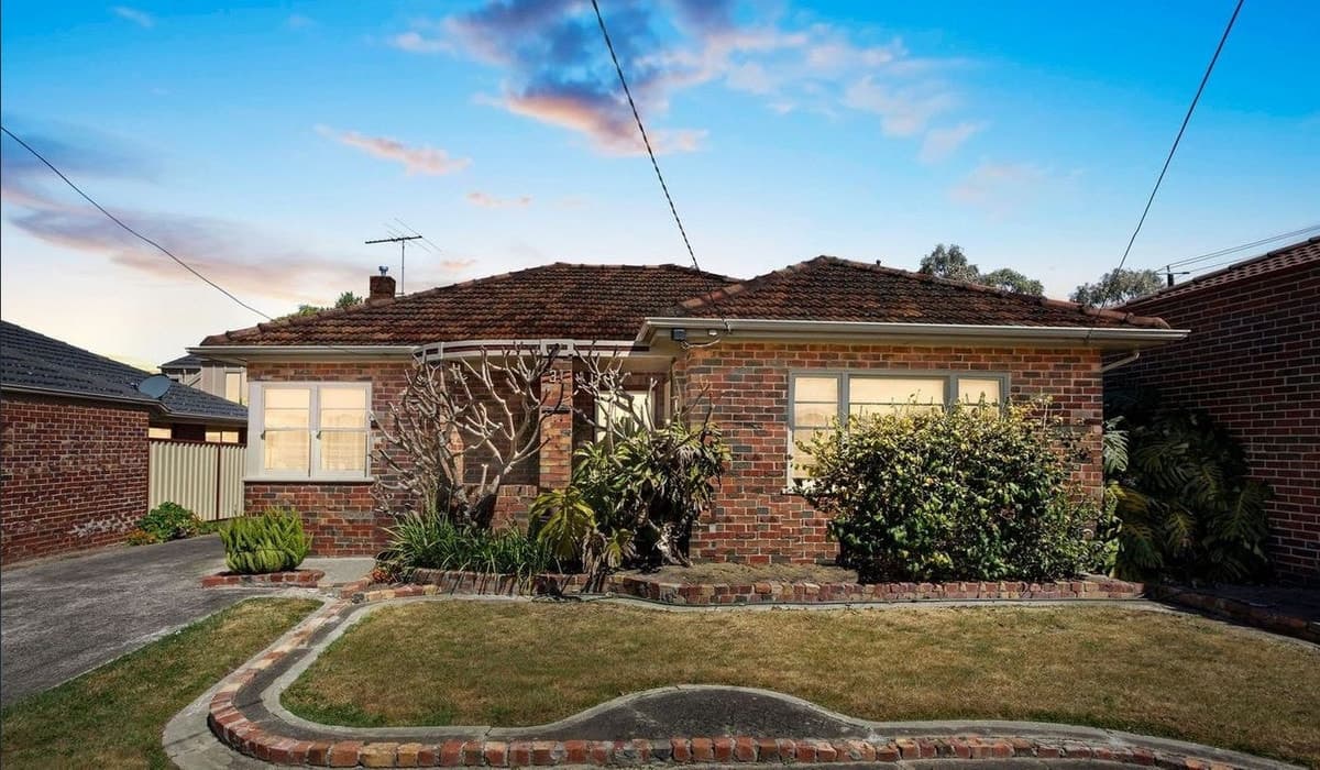 31 Lind Street, STRATHMORE VIC 3041, Strathmore - Thumbnail 2