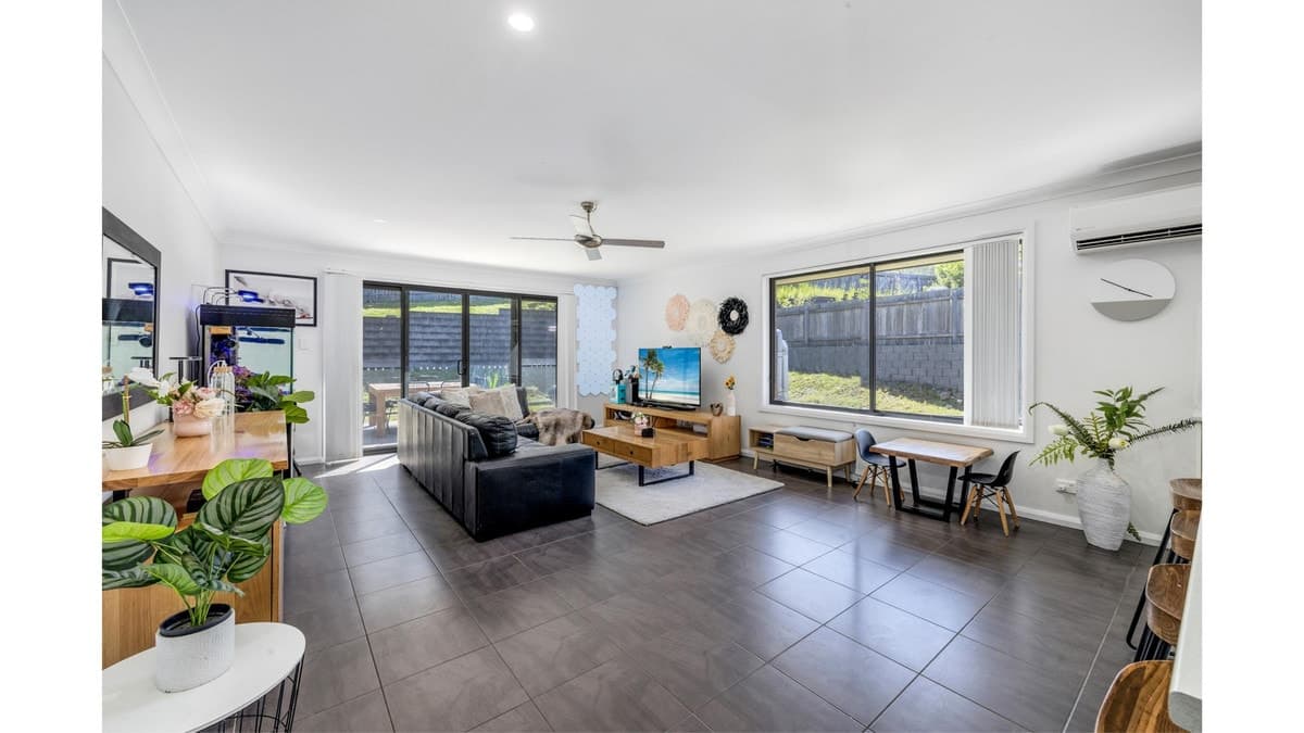 22 Mountain Spring Drive, Kendall, Kendall - Thumbnail 6
