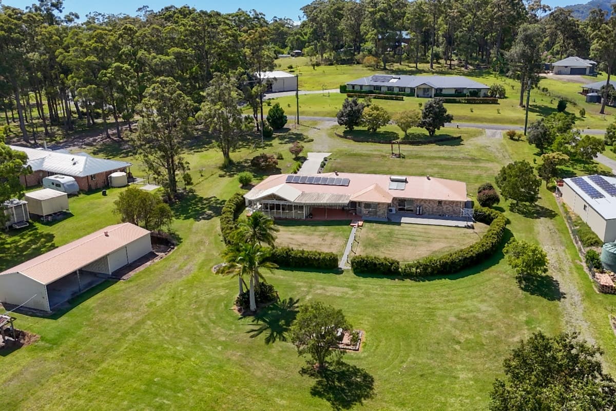 29 Lake Ridge Drive, Kew, Kew - Image 1