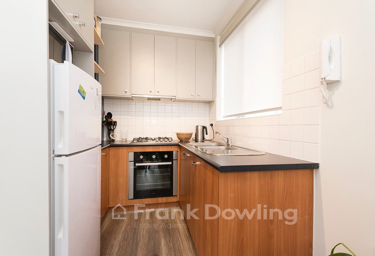 2 / 31 Brunswick Road, BRUNSWICK EAST VIC 3057, Brunswick East - Thumbnail 2