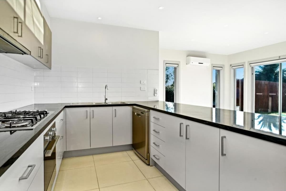 2 Burns Avenue, ST ALBANS VIC 3021, St Albans - Thumbnail 2