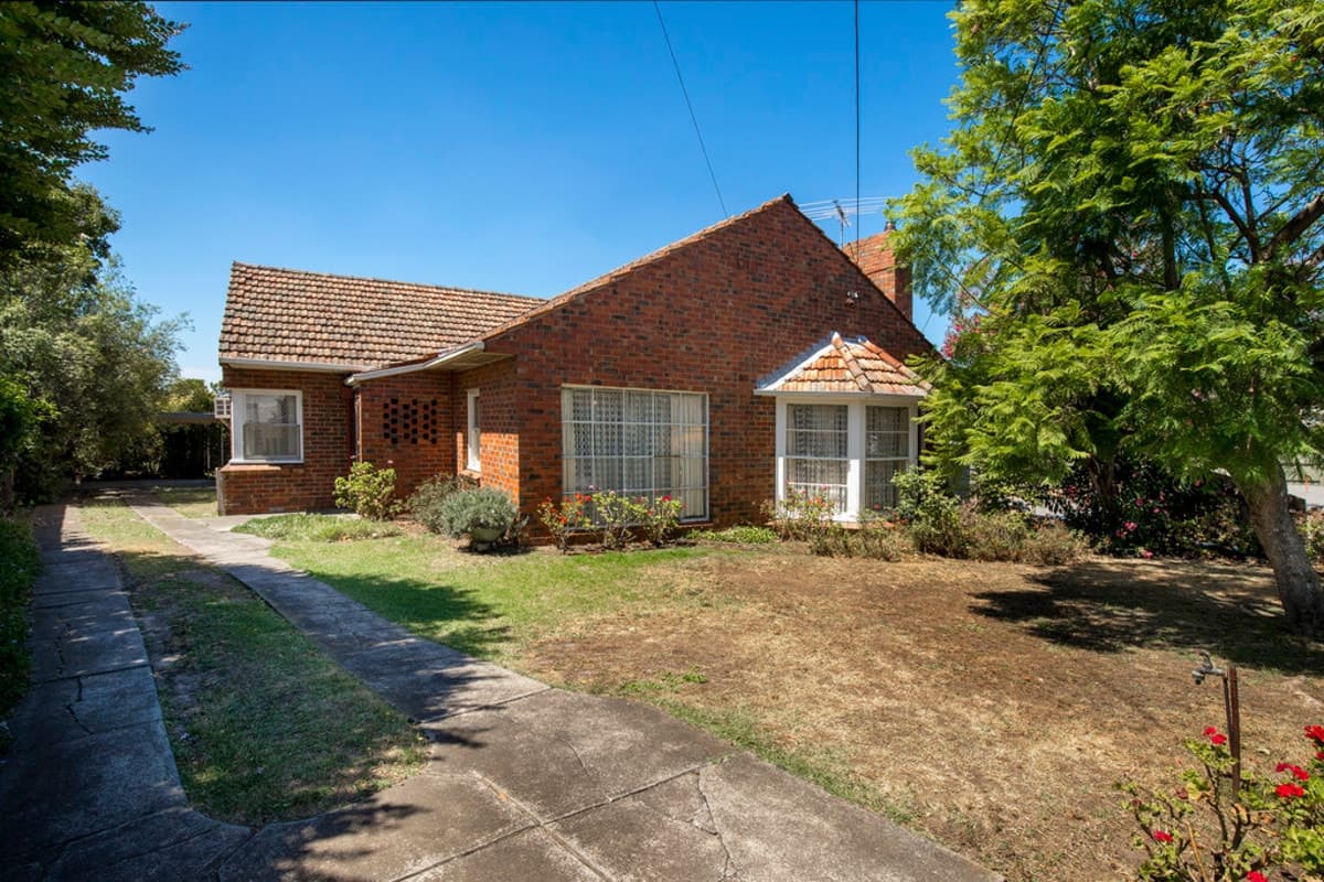 6 Hewitt Court, STRATHMORE VIC 3041, Strathmore - Thumbnail 2