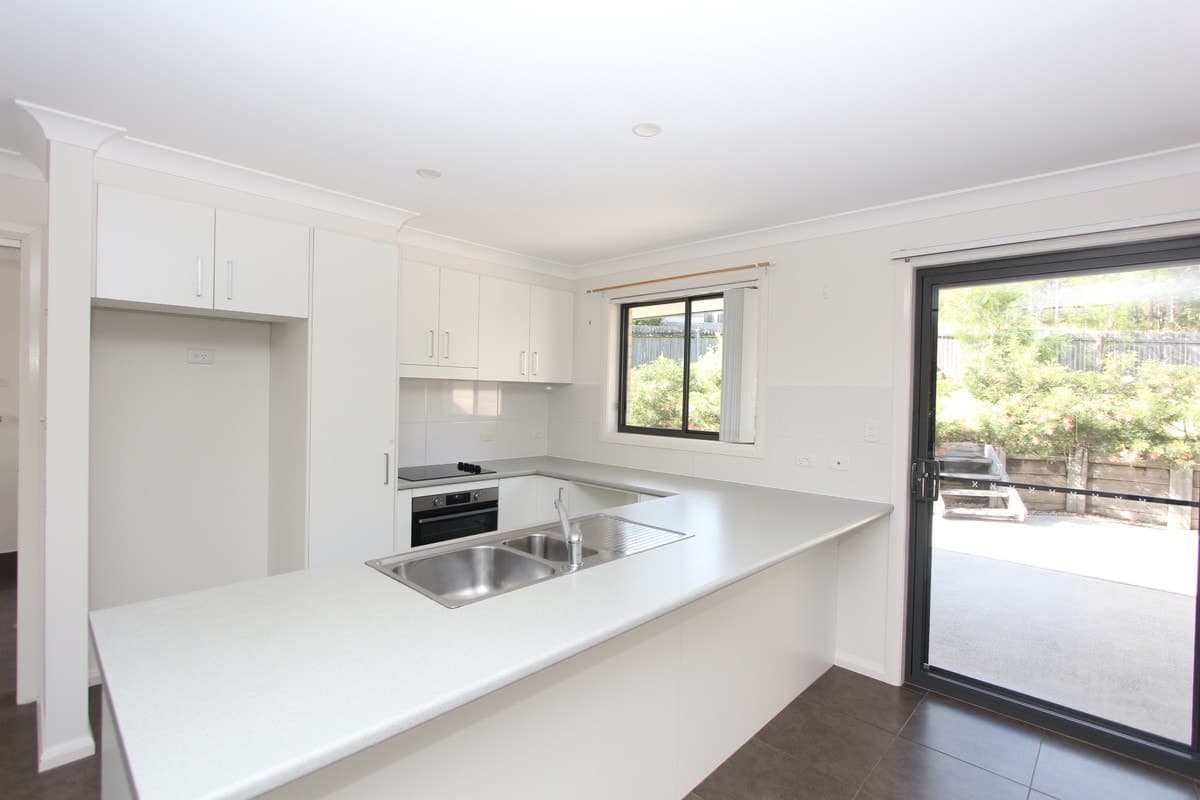 6 Mountain Spring Drive, Kendall, Kendall - Thumbnail 5
