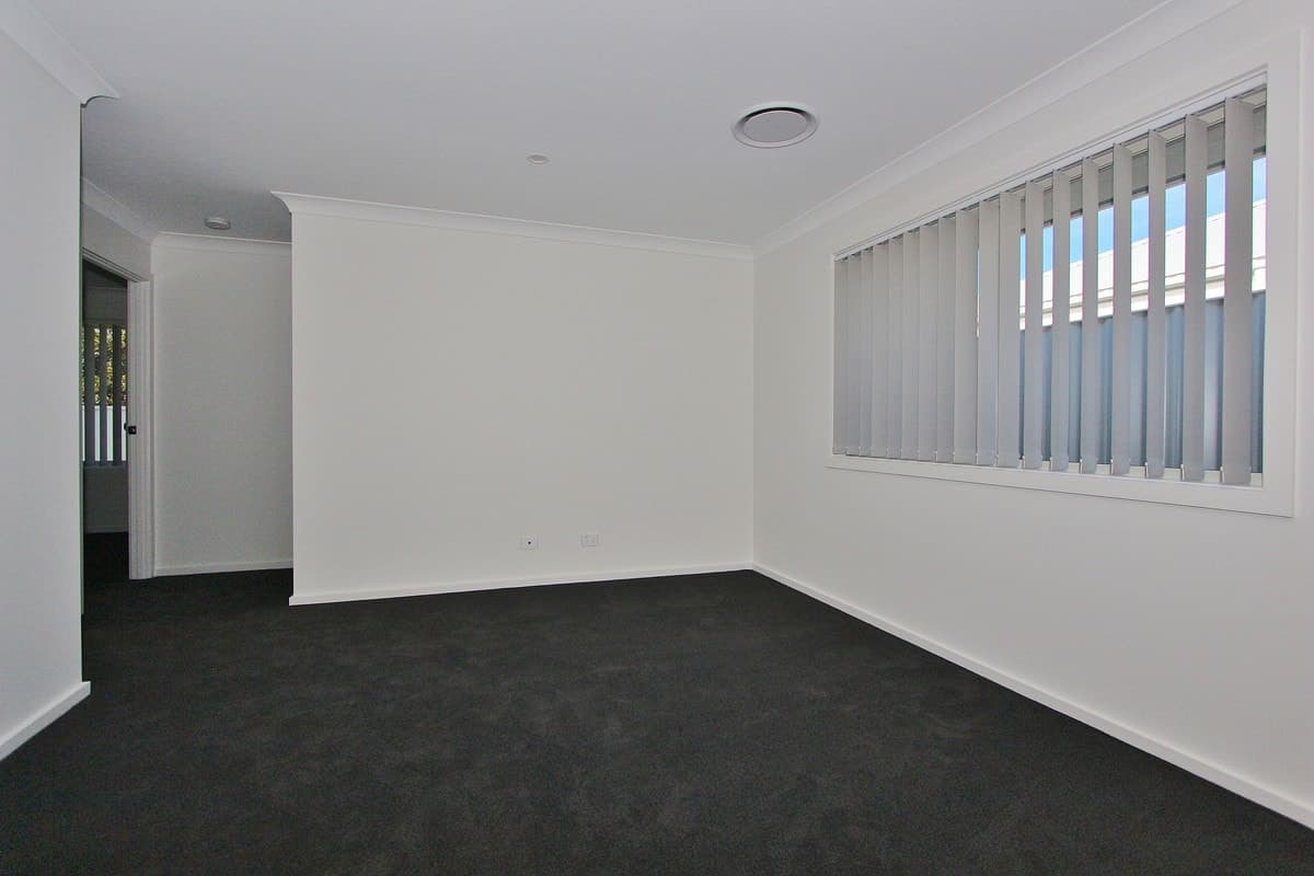 148 Scarbourough  Way, Dunbogan, Dunbogan - Thumbnail 2