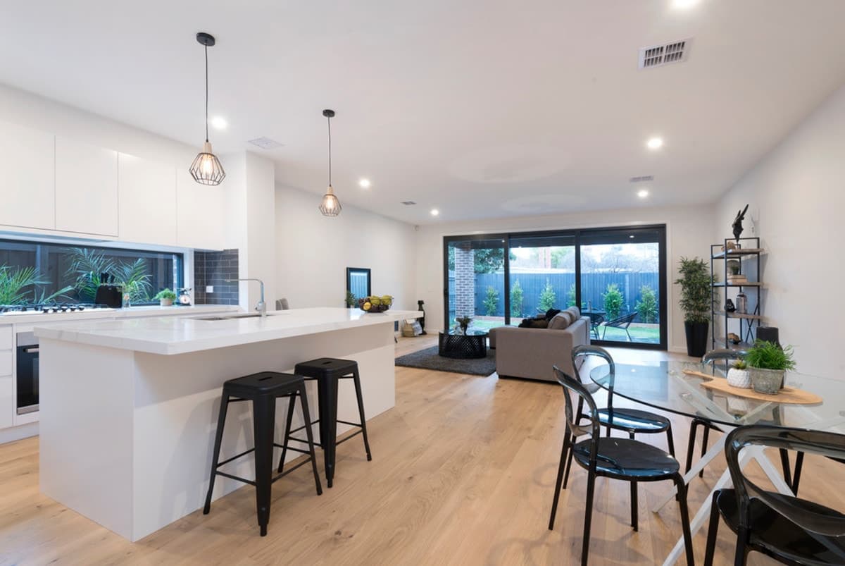 13 Wallace Crescent, STRATHMORE VIC 3041, Strathmore - Thumbnail 2