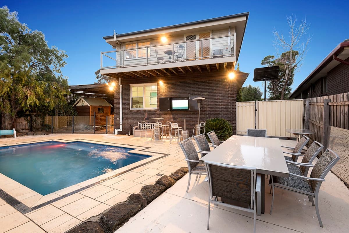 8 De Havilland Avenue, STRATHMORE VIC 3041, Strathmore - Thumbnail 2