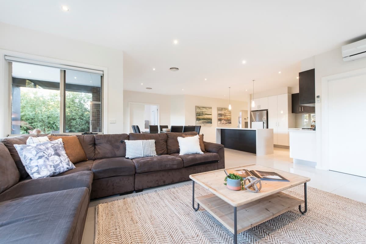 31 Caravelle Crescent, STRATHMORE HEIGHTS VIC 3041, Strathmore Heights - Thumbnail 4