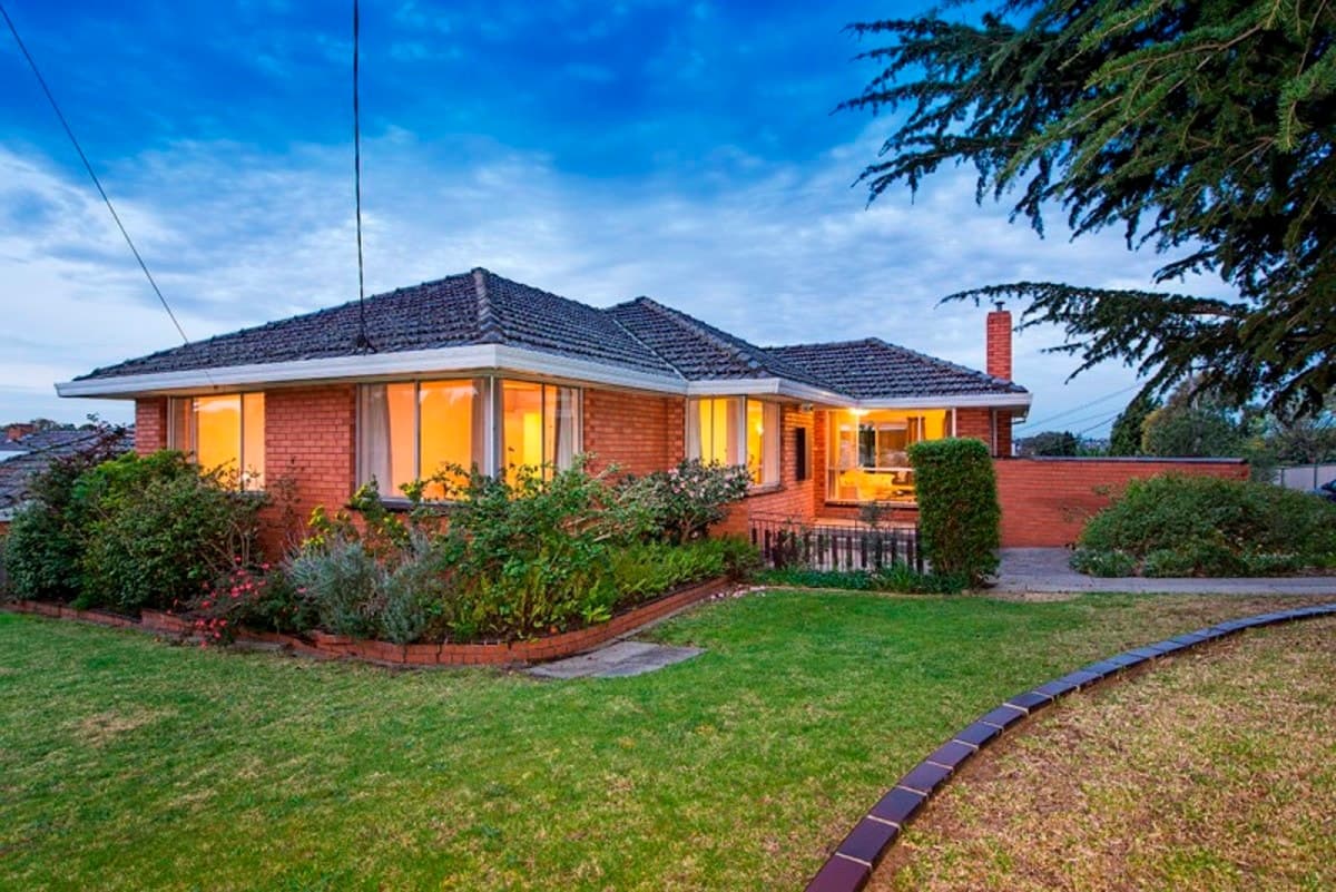 8 Woolart Street, STRATHMORE VIC 3041, Strathmore - Image 1