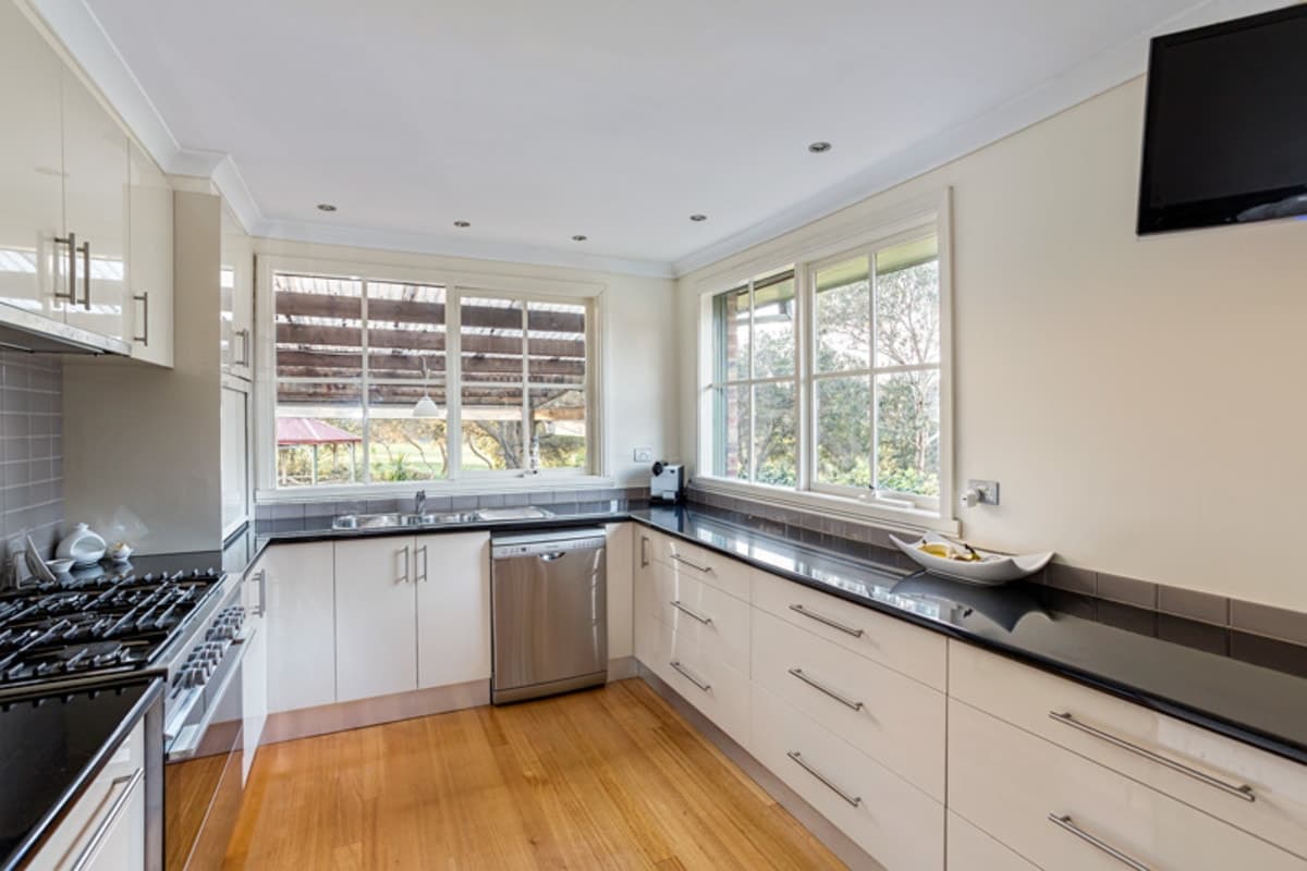 82 Strathnaver Avenue, STRATHMORE VIC 3041, Strathmore - Thumbnail 3