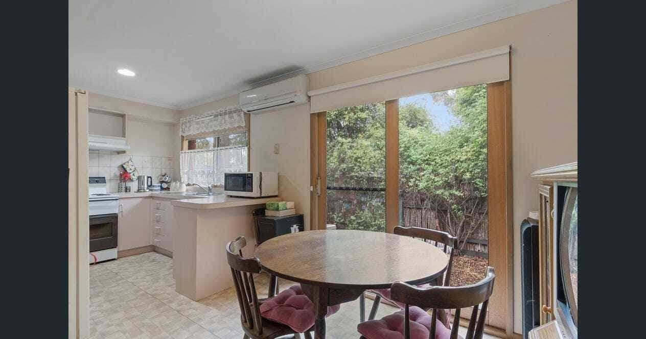 Unit 1, 48 Happy Valley Rd, Ironbark, VIC, Ironbark - Thumbnail 3