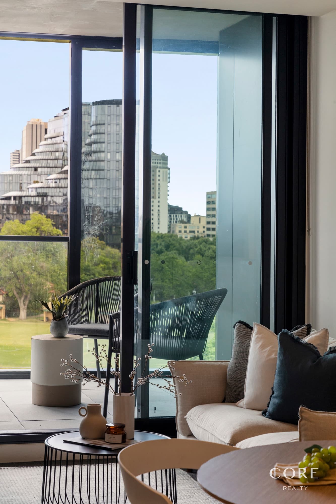 621/555 St Kilda Road, Melbourne - Thumbnail 2