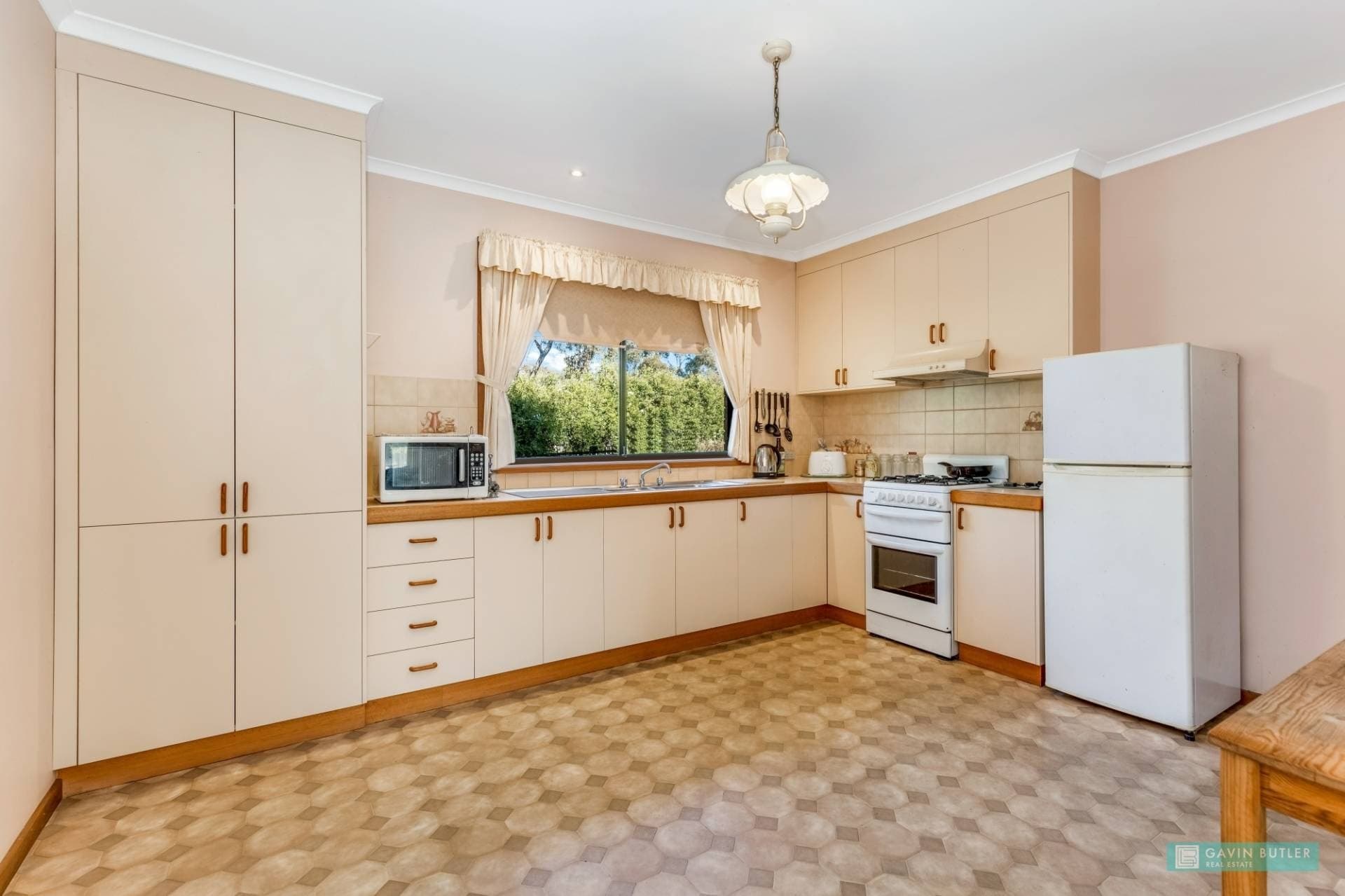 Unit 2, 1 Ironbark Ct, Kennington, VIC, Kennington - Thumbnail 3