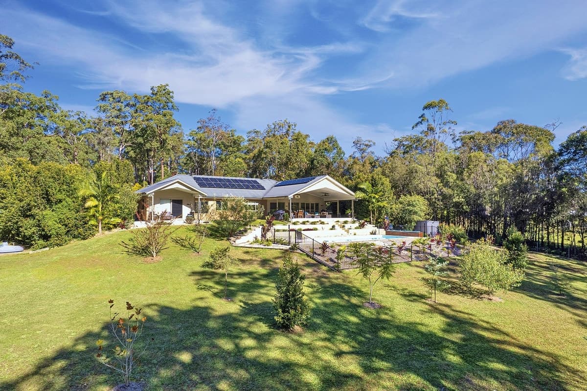 41 Lake Ridge Drive, Kew, Kew - Image 1