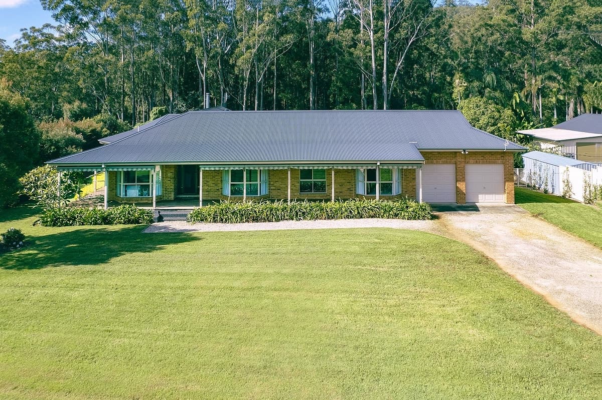 17 Brotherglen Drive, Kew, Kew - Thumbnail 2