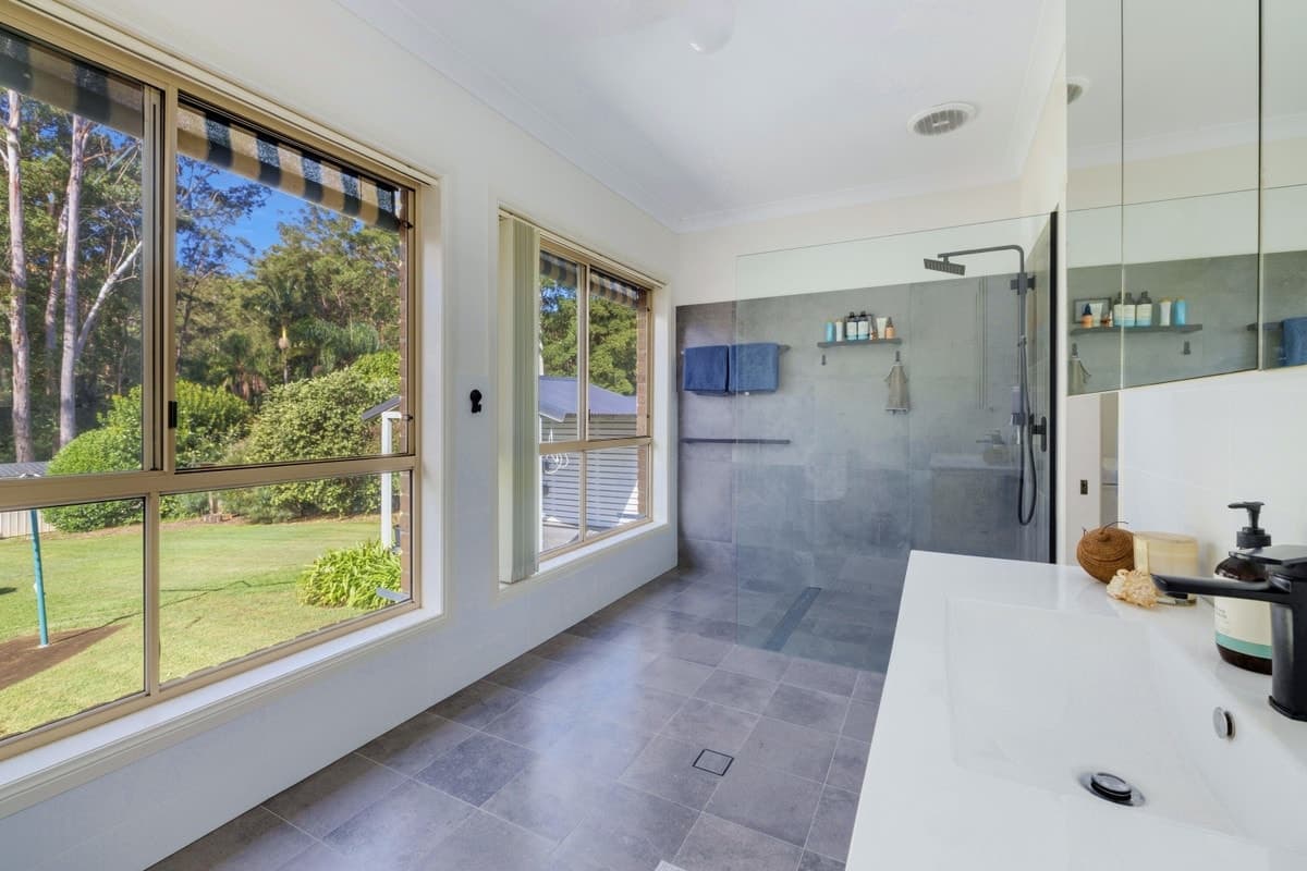 17 Brotherglen Drive, Kew, Kew - Thumbnail 7