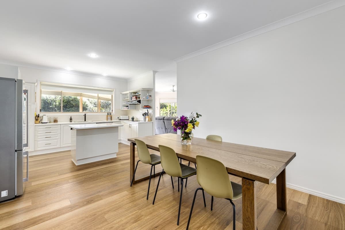 17 Brotherglen Drive, Kew, Kew - Thumbnail 8