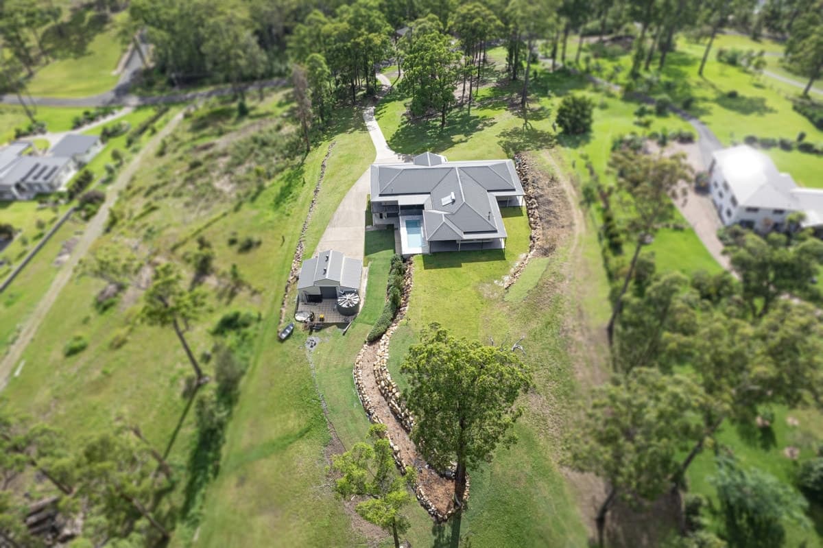 17 Lake Ridge Drive, Kew, Kew - Image 1