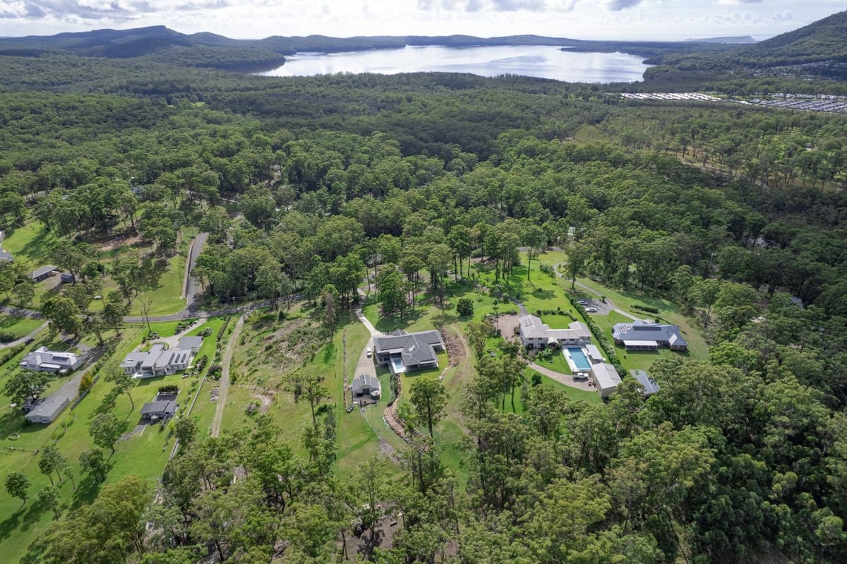 17 Lake Ridge Drive, Kew, Kew - Thumbnail 2