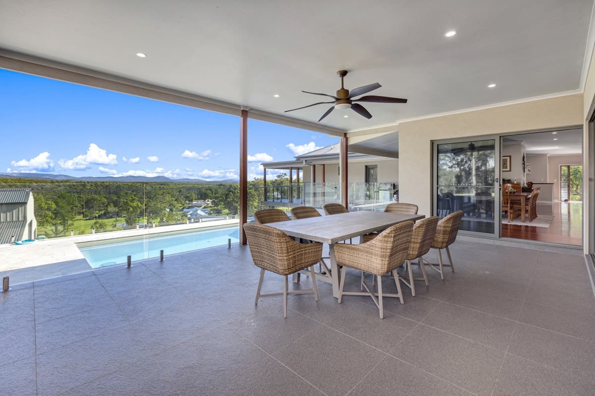 17 Lake Ridge Drive, Kew, Kew - Thumbnail 3
