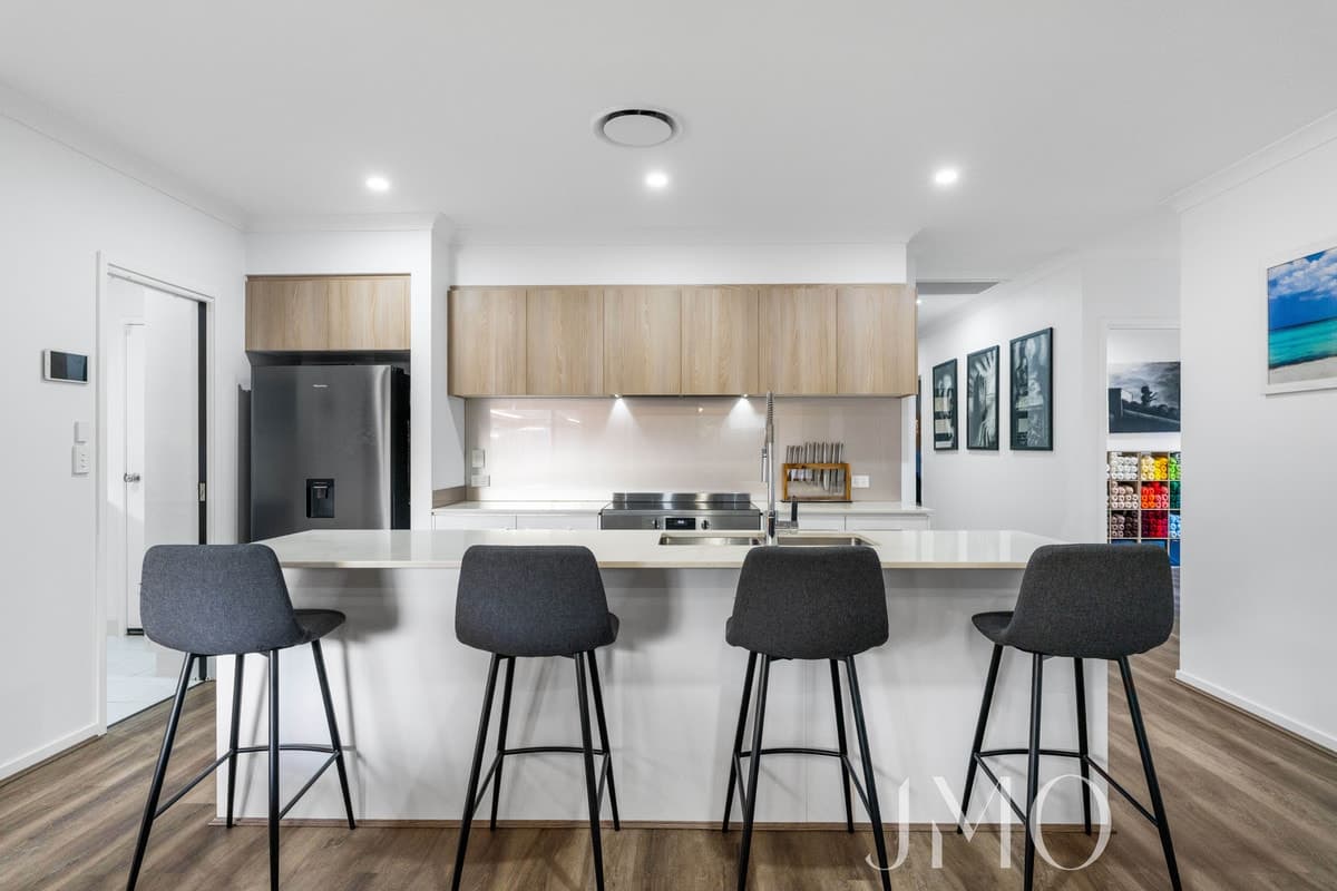 16 River Run Circuit, Ormeau Hills, Ormeau Hills - Thumbnail 2