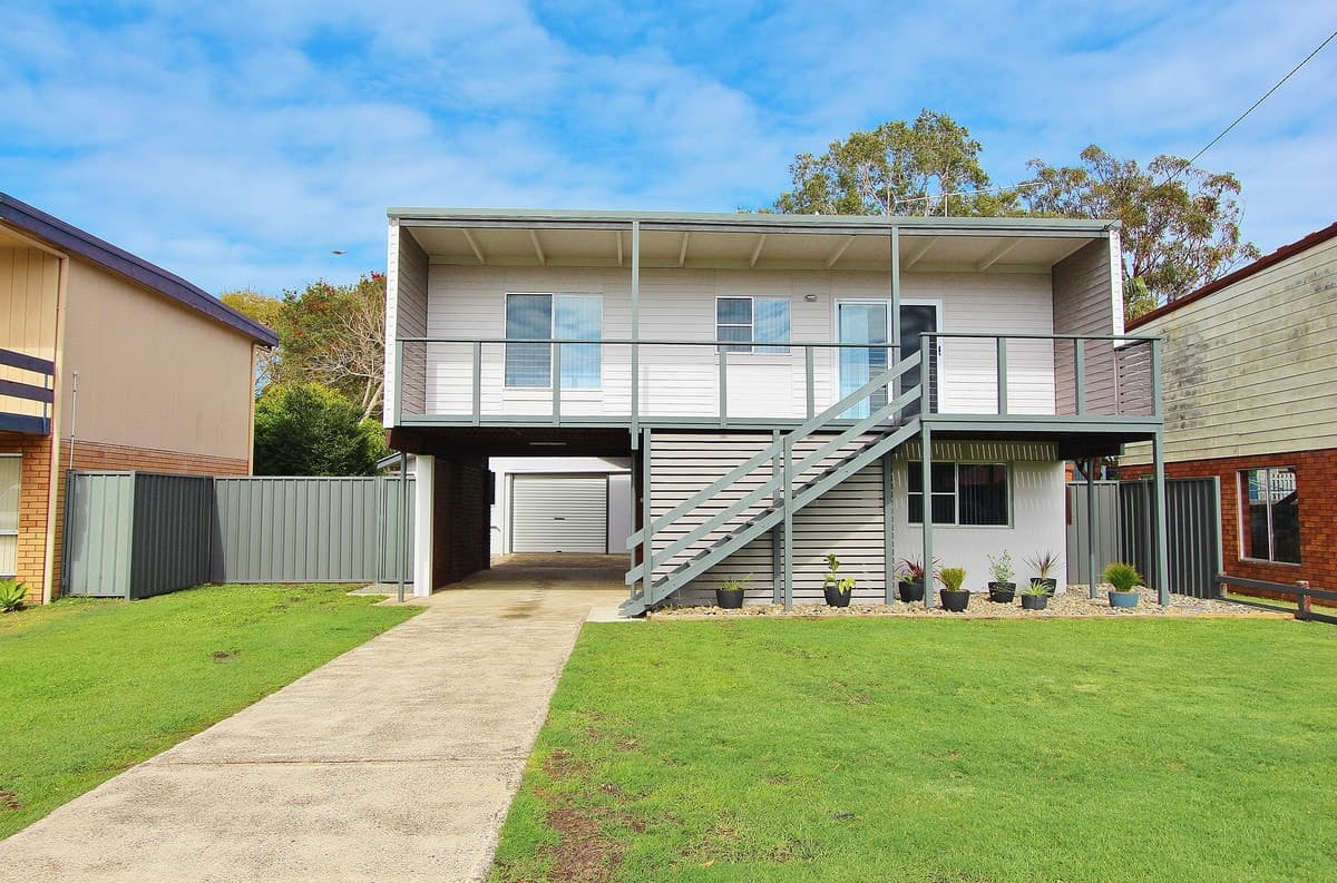 13 Bayside Avenue, North Haven, North Haven - Thumbnail 2