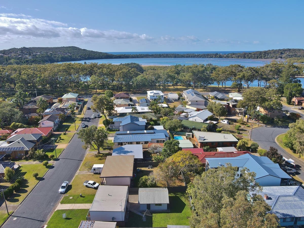 13 Bayside Avenue, North Haven, North Haven - Thumbnail 5