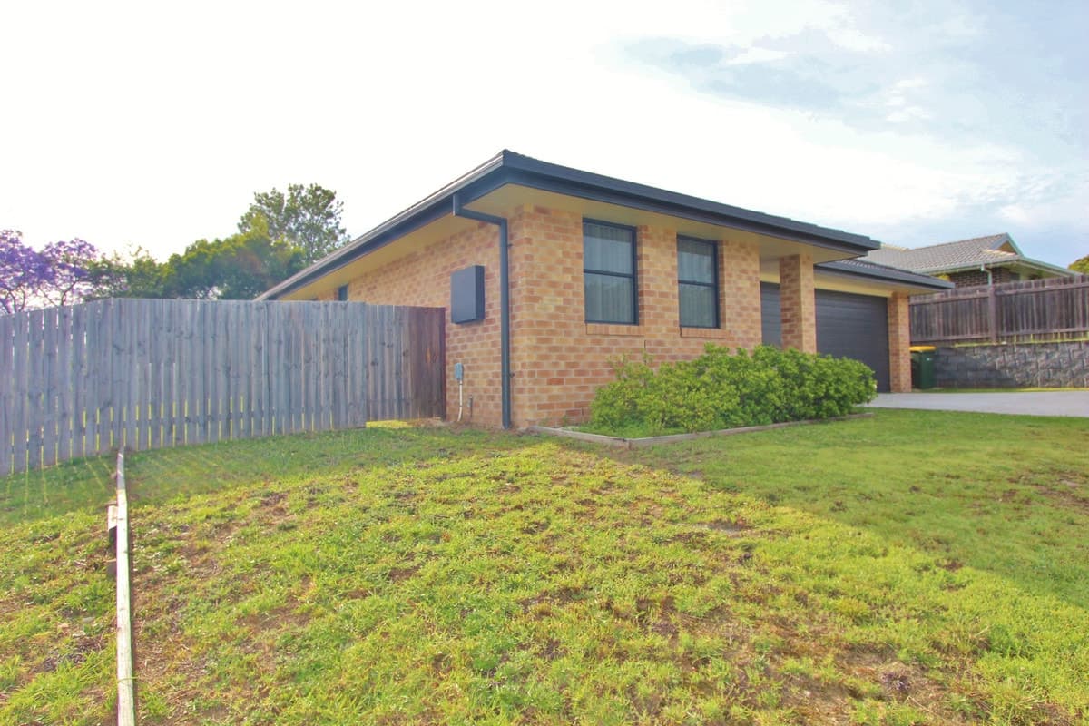 50 Cleone Drive, Kendall, Kendall - Thumbnail 2