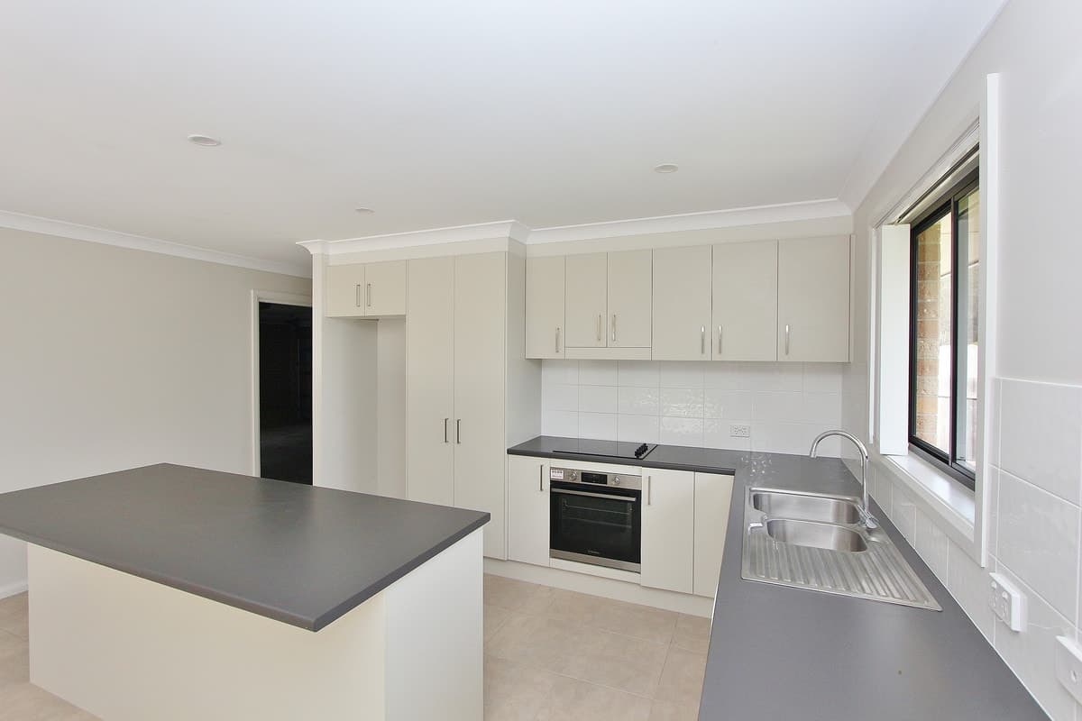 50 Cleone Drive, Kendall, Kendall - Thumbnail 4