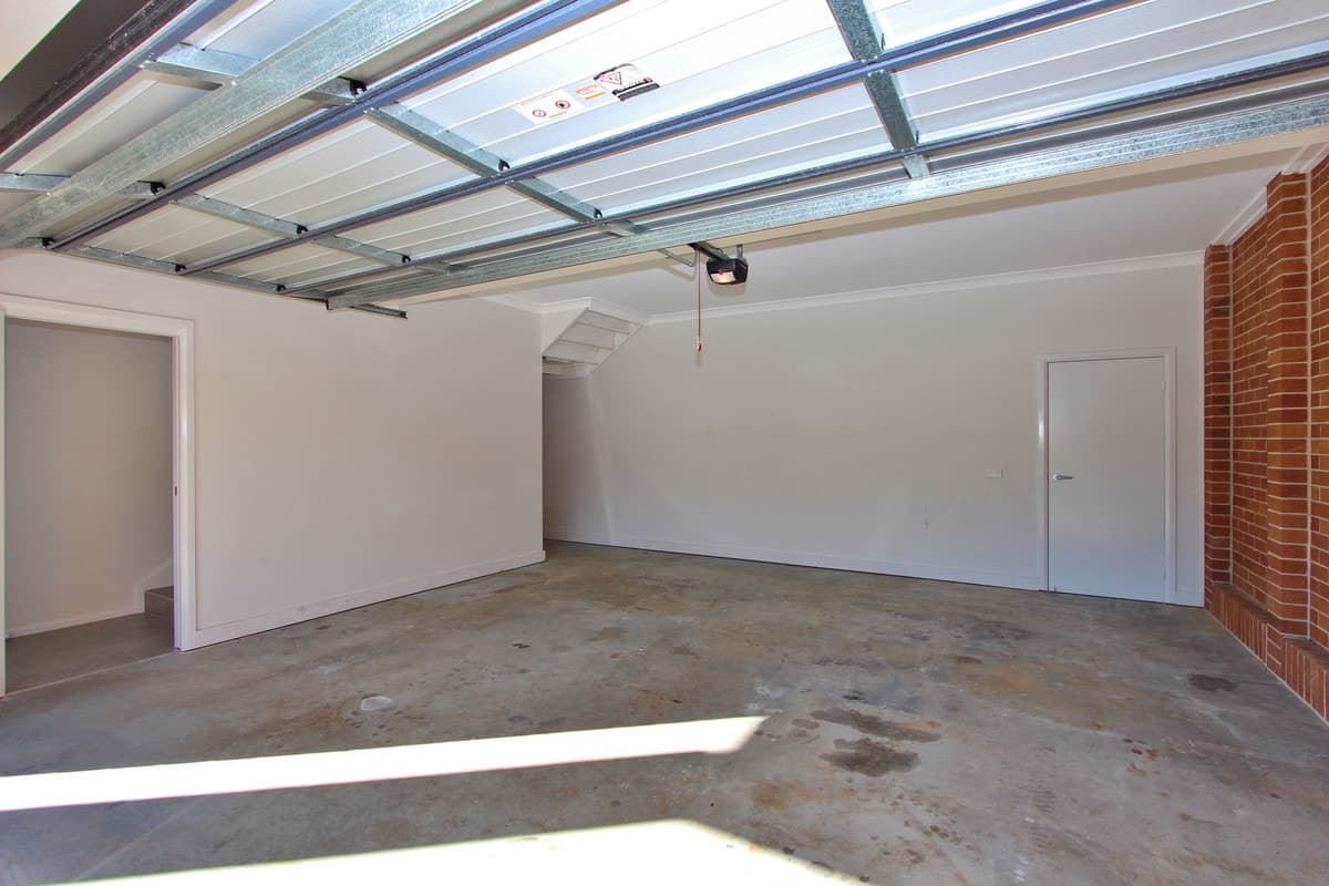 12 Charlotte Place, Kendall, Kendall - Thumbnail 2