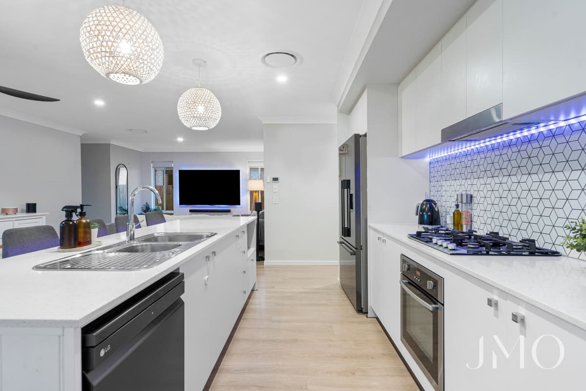 22 Brightstar Street, ORMEAU, Ormeau - Thumbnail 3