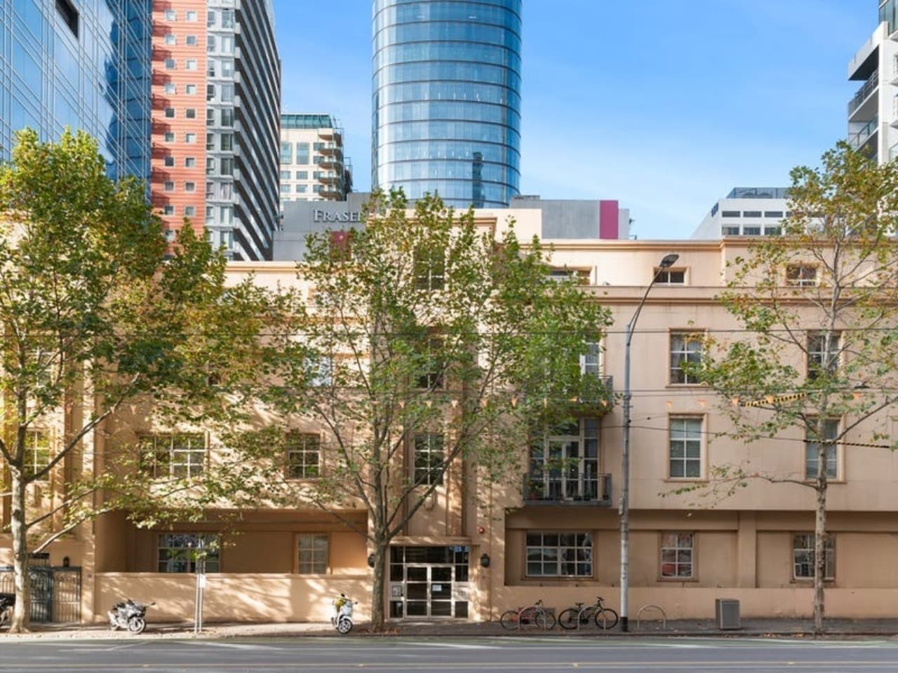 8/139 La Trobe Street, Melbourne - Image 1