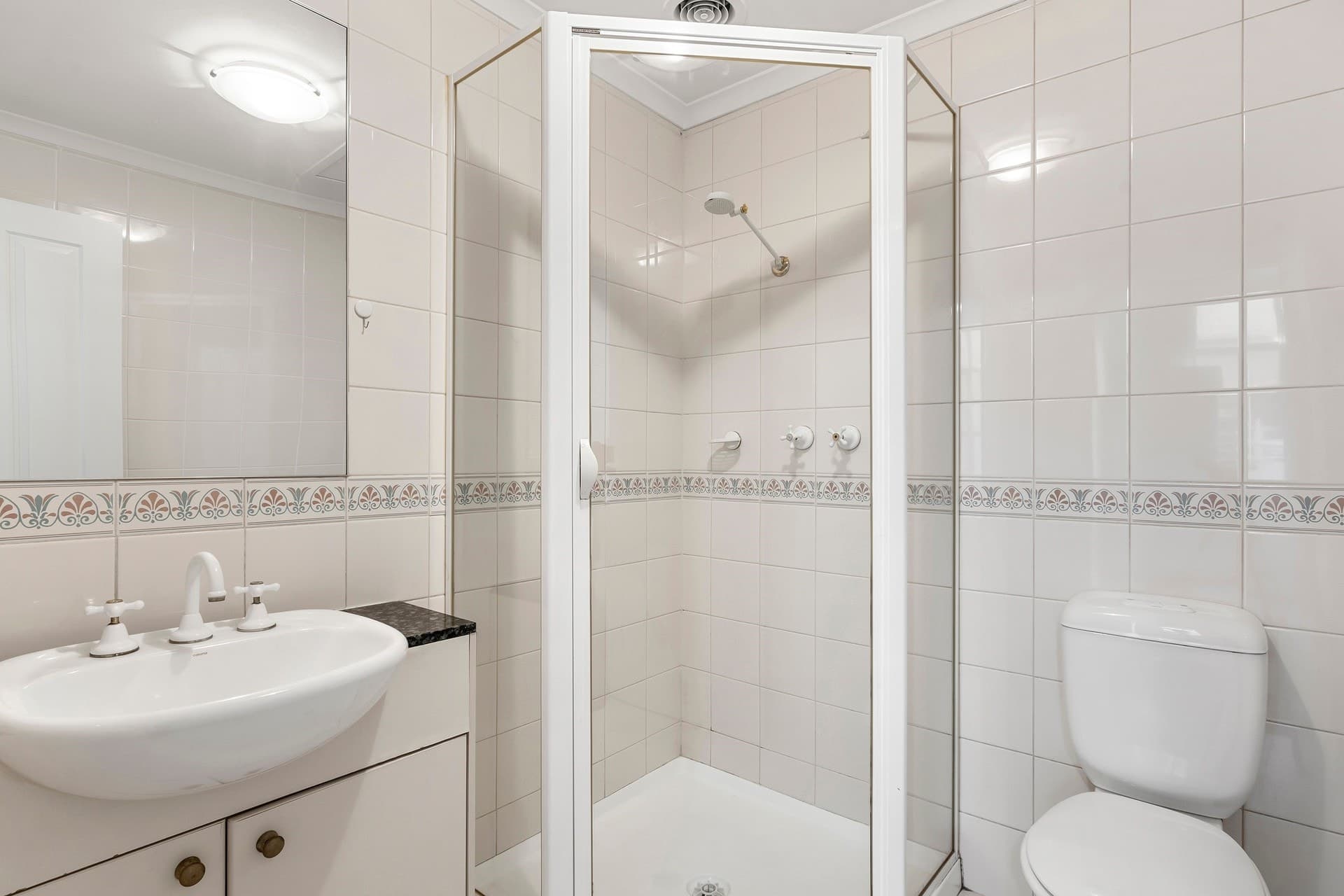 8/139 La Trobe Street, Melbourne - Thumbnail 2